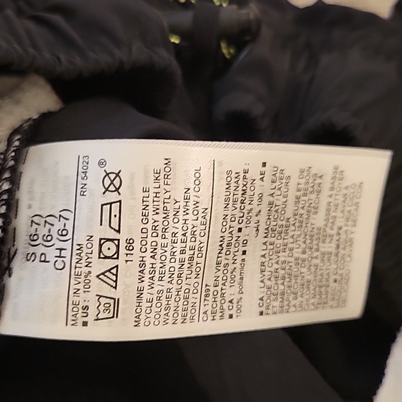 Old Navy Boys Active Shorts | Black | Size 6-7 | Smoke-Free Home - Picture 2 of 3